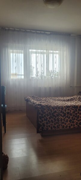 Schimb 4 camere Mega Mall Complex Miramar cu 2 camere in orice zona.